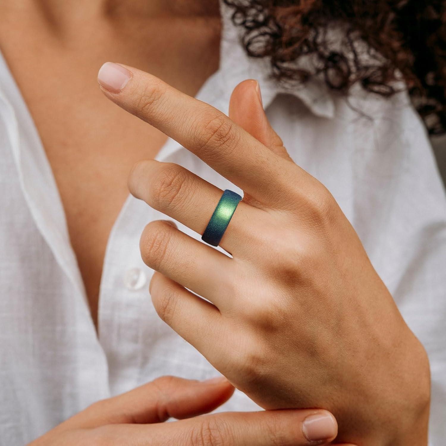 imageKing Will Silicone Wedding Band for Men Women 18mm Ultra Thin Ring with Metallic Shimmer Comfort Grip Inner Design Hypoallergenic Rubber Wedding Ring for Gym Work Travel Size 714Starry Green